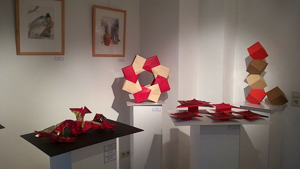 Resonantie tussen origami & schilderkunst te Bad Gandersheim (Duitsland) 2017, dichtbundel “Resonantie” blz. 65, Kavita Vlieghe & Denise De Lille. © FS