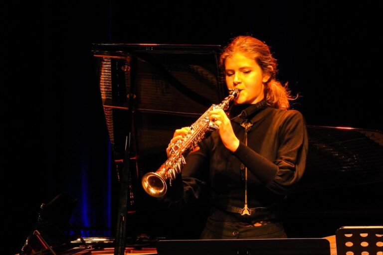 Saxofonist Sam Van Rompuy. Foto © Julien Van Goethem