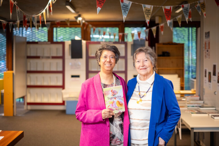 Kavita Vlieghe en Denise De Lille met hun nieuwe boek © David Legreve