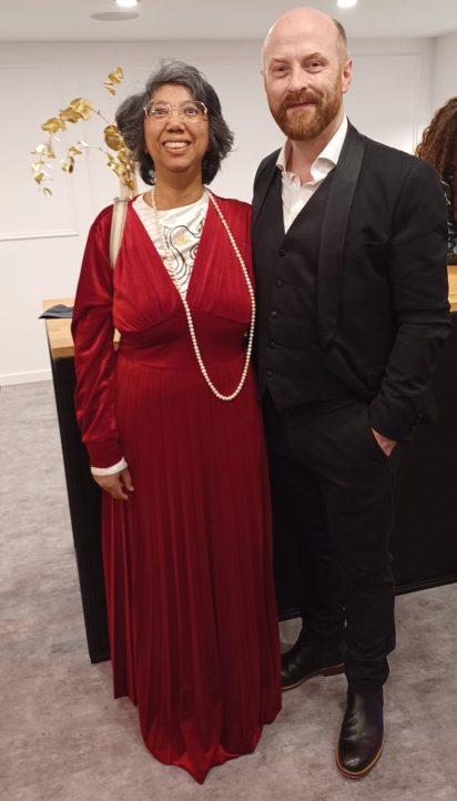 Kavita met acteur Kevin Murphy © FS